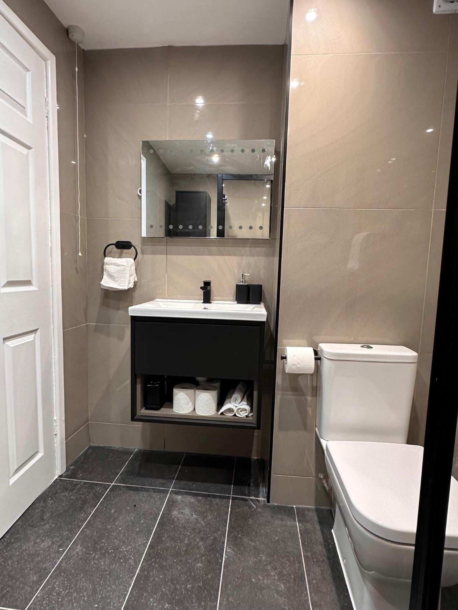 R1 - Private Room In Modern Shared Apartment, Each With Kitchenette, Central Birmingham Exterior photo