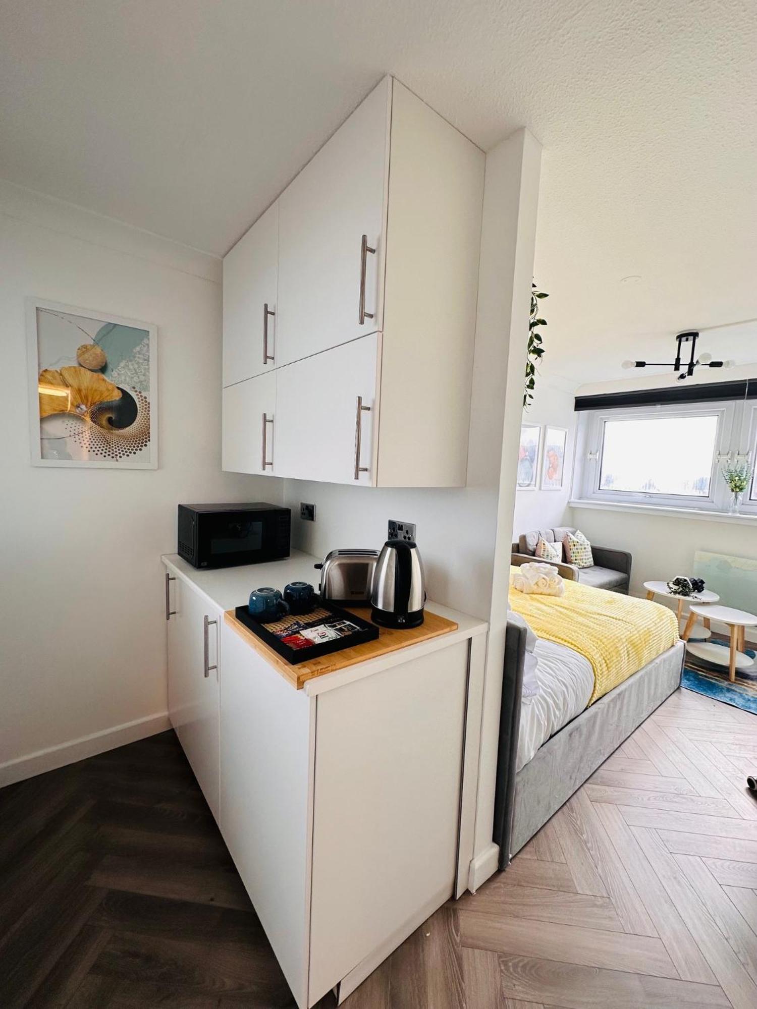 R1 - Private Room In Modern Shared Apartment, Each With Kitchenette, Central Birmingham Exterior photo