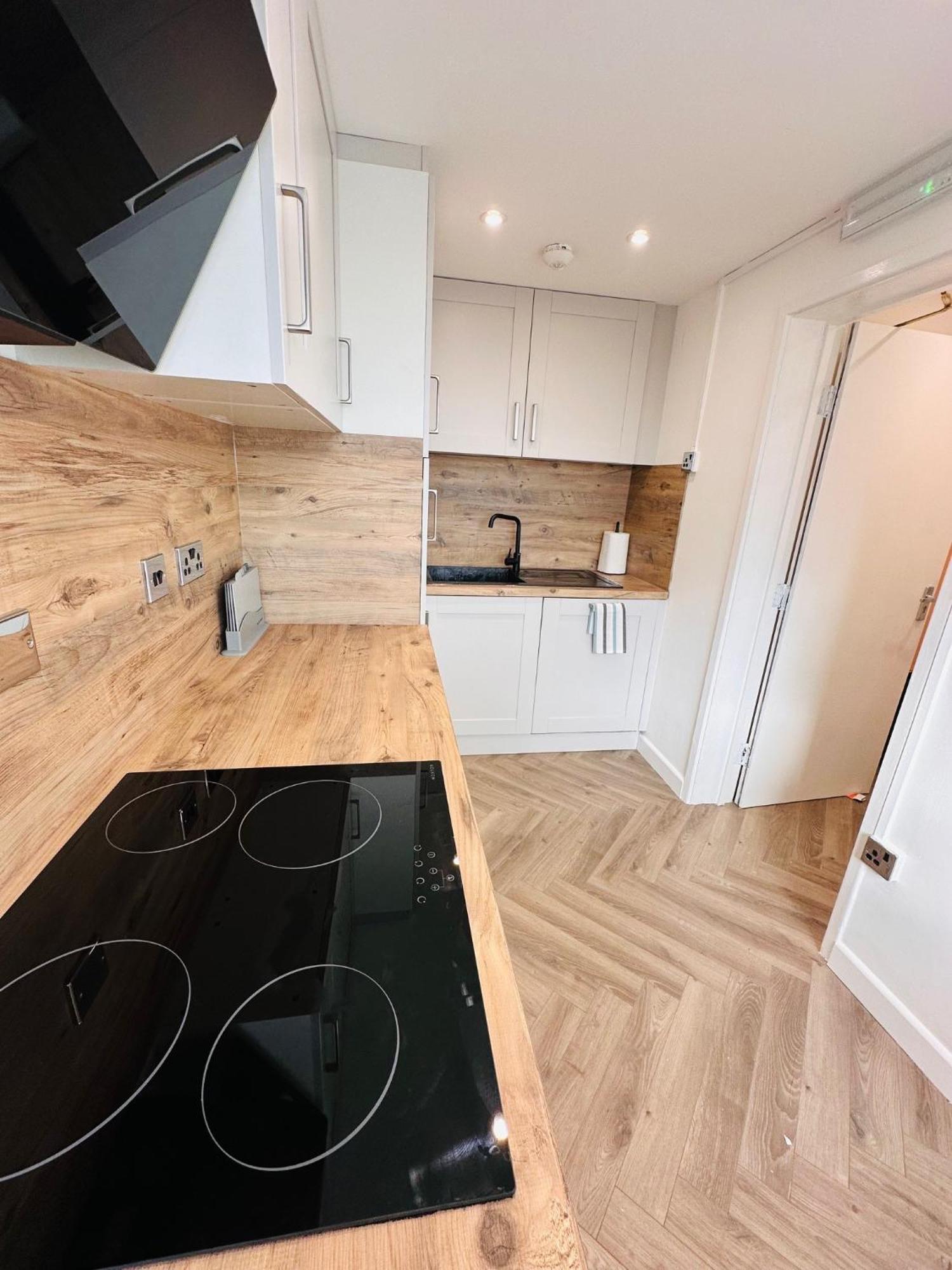 R1 - Private Room In Modern Shared Apartment, Each With Kitchenette, Central Birmingham Exterior photo